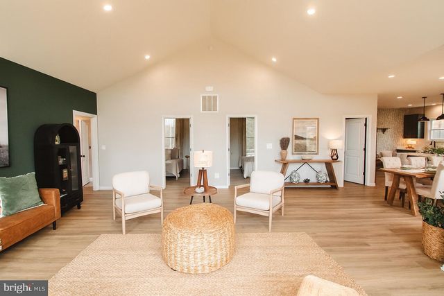 3 LEE DRIVE, Linden, VA 22642