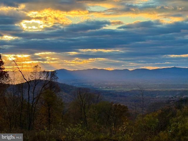 3 LEE DRIVE, Linden, VA 22642