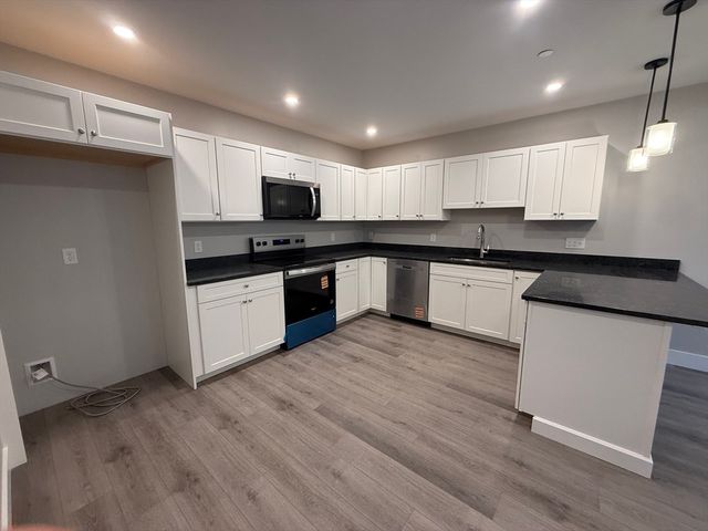 251 Sladen Street 304, Dracut, MA 01826