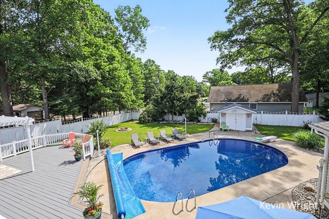 3734 Fern Hills Drive, Muskegon, MI 49444