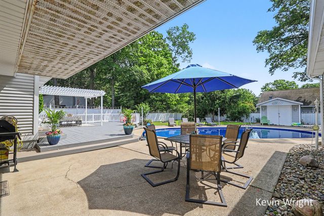 3734 Fern Hills Drive, Muskegon, MI 49444
