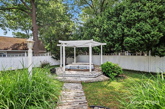 3734 Fern Hills Drive, Muskegon, MI 49444