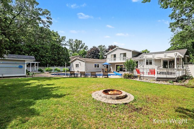 3734 Fern Hills Drive, Muskegon, MI 49444