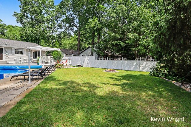 3734 Fern Hills Drive, Muskegon, MI 49444