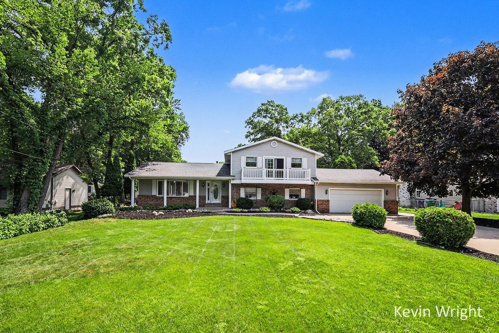 3734 Fern Hills Drive, Muskegon, MI 49444