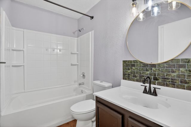 1435 Queen Annes Drive, Burleson, TX 76028