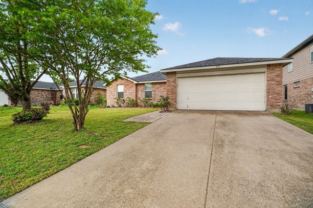 1435 Queen Annes Drive, Burleson, TX 76028