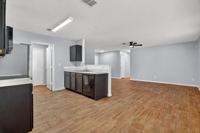 1435 Queen Annes Drive, Burleson, TX 76028