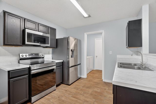 1435 Queen Annes Drive, Burleson, TX 76028