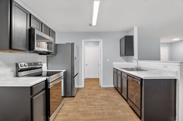 1435 Queen Annes Drive, Burleson, TX 76028