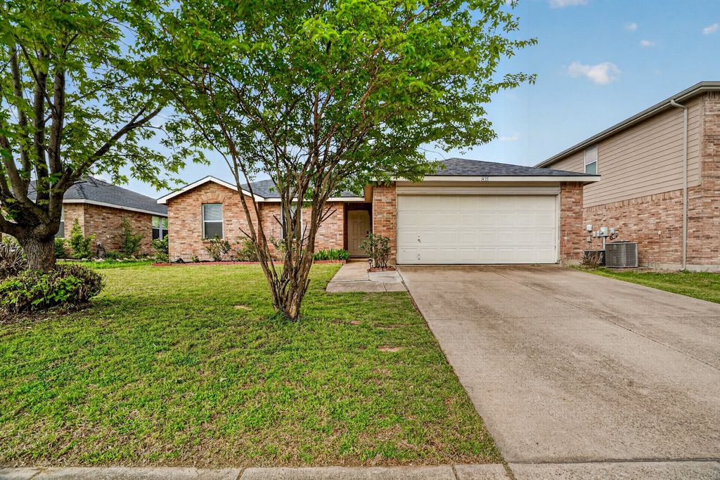 1435 Queen Annes Drive, Burleson, TX 76028