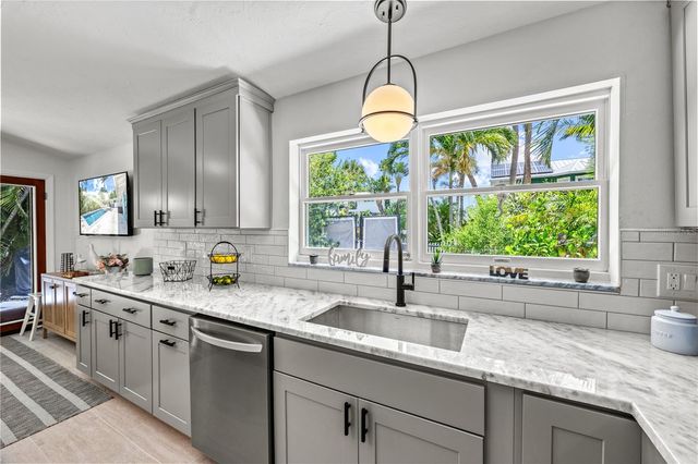 3360 HIGEL AVENUE, Sarasota, FL 34242