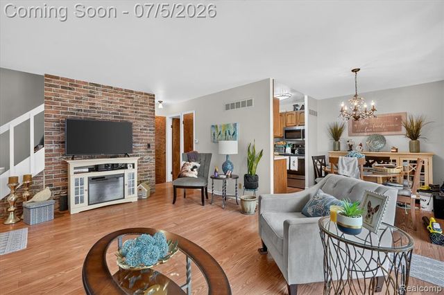 524 W Rockwell Street, Fenton, MI 48430