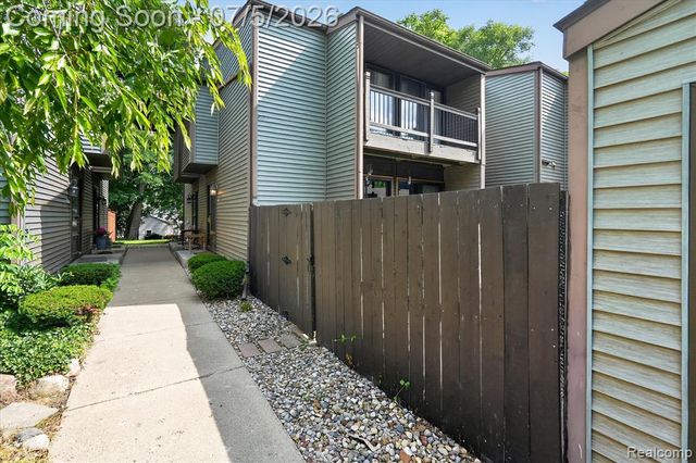 524 W Rockwell Street, Fenton, MI 48430