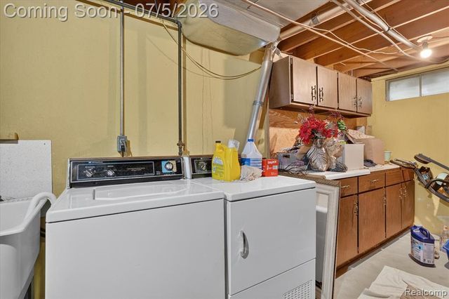524 W Rockwell Street, Fenton, MI 48430