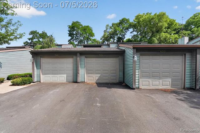 524 W Rockwell Street, Fenton, MI 48430