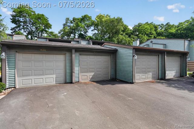524 W Rockwell Street, Fenton, MI 48430