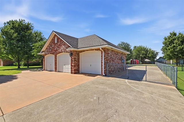 1009 Driver Lane, Edmond, OK 73025