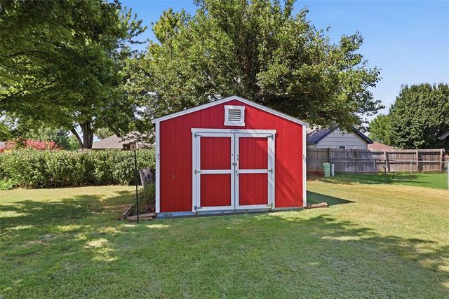 1009 Driver Lane, Edmond, OK 73025