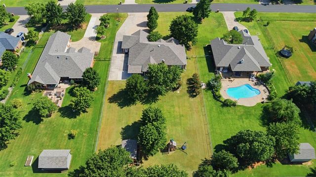 1009 Driver Lane, Edmond, OK 73025