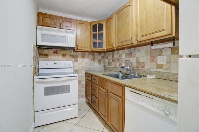 4717 NW 7th Street 604-10, Miami, FL 33126
