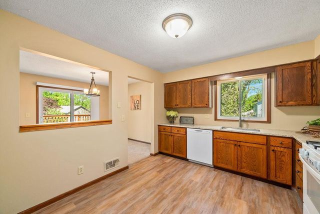 15769 Hayes Trail, Apple Valley, MN 55124