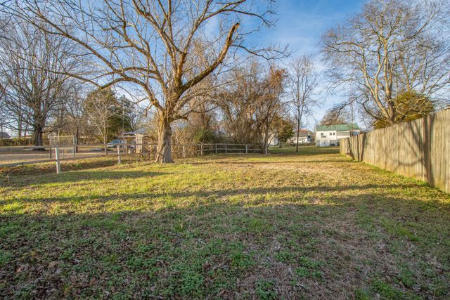 632 E Madison St, Pulaski, TN 38478