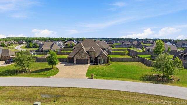 1956 E 172nd Street S, Mounds, OK 74047