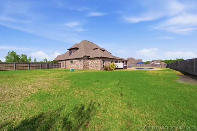 1956 E 172nd Street S, Mounds, OK 74047