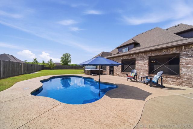 1956 E 172nd Street S, Mounds, OK 74047