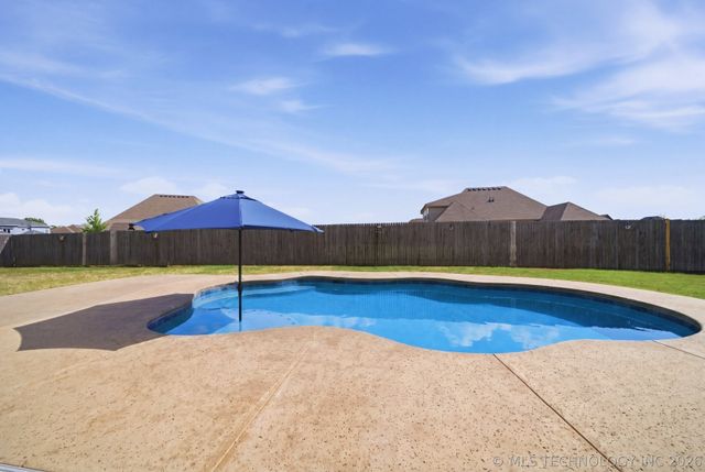 1956 E 172nd Street S, Mounds, OK 74047