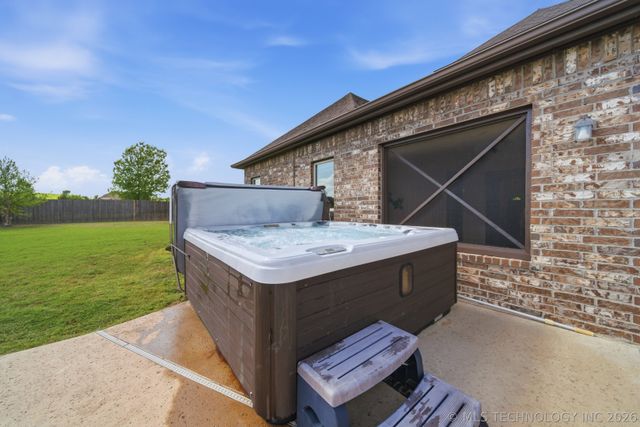 1956 E 172nd Street S, Mounds, OK 74047