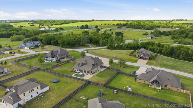 1956 E 172nd Street S, Mounds, OK 74047