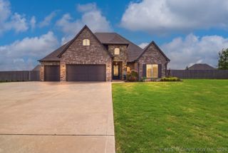 1956 E 172nd Street S, Mounds, OK 74047