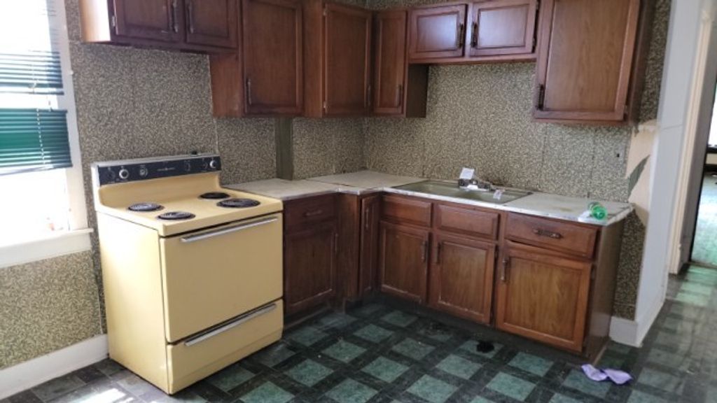 Image 6 of property listing at 5751 S Carpenter Street, Chicago, IL 60621