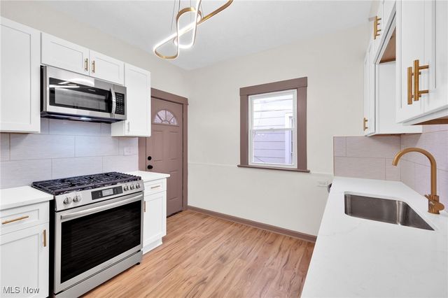 3887 W 21st Street, Cleveland, OH 44109