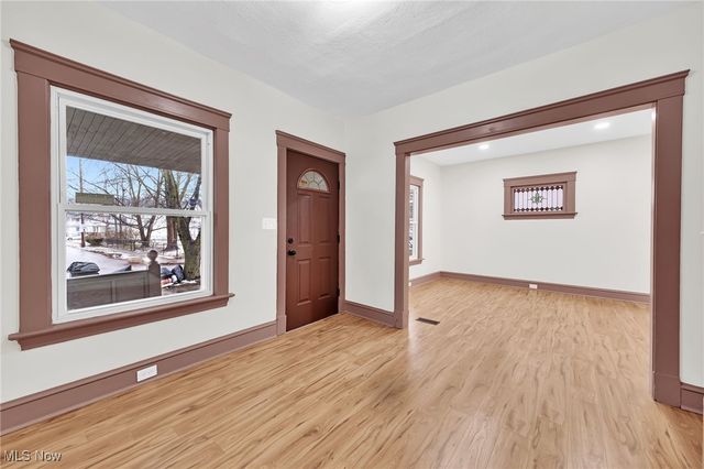 3887 W 21st Street, Cleveland, OH 44109