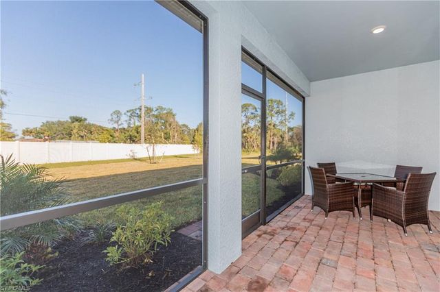 267 Tamarindo LN, Naples, FL 34114