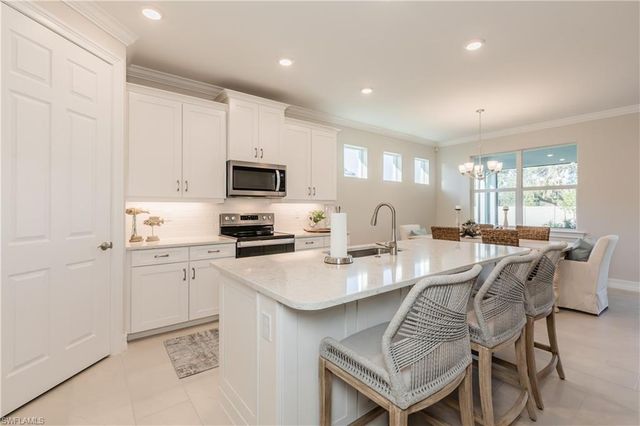 267 Tamarindo LN, Naples, FL 34114