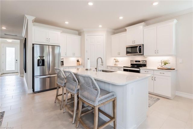 267 Tamarindo LN, Naples, FL 34114