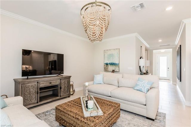 267 Tamarindo LN, Naples, FL 34114