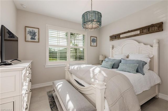 267 Tamarindo LN, Naples, FL 34114