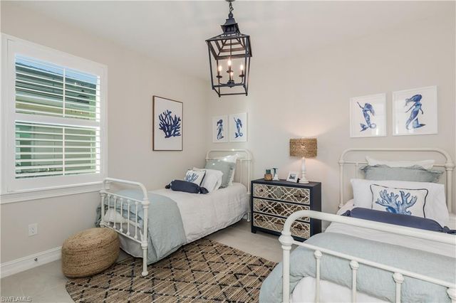 267 Tamarindo LN, Naples, FL 34114