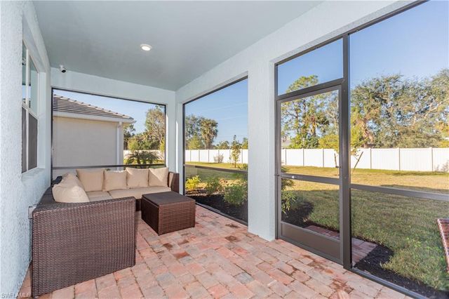 267 Tamarindo LN, Naples, FL 34114