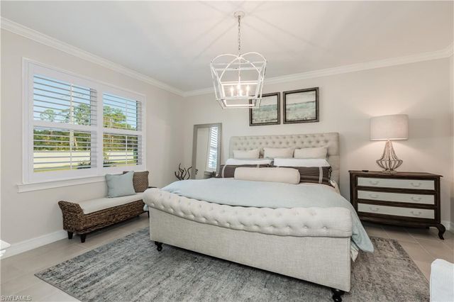267 Tamarindo LN, Naples, FL 34114
