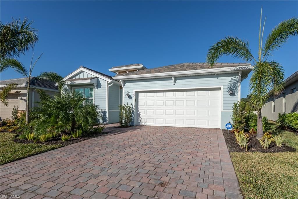 267 Tamarindo LN, Naples, FL 34114