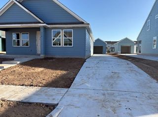 114 Cherry Blossom LN, Taylor, TX 76574