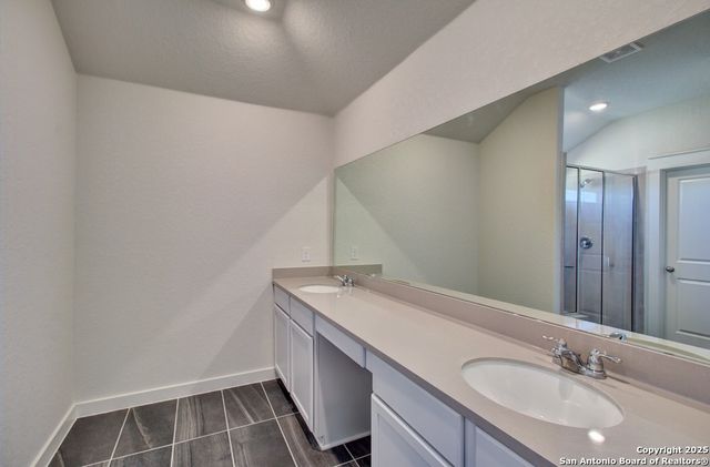 2703 Echinacea Path, Converse, TX 78109