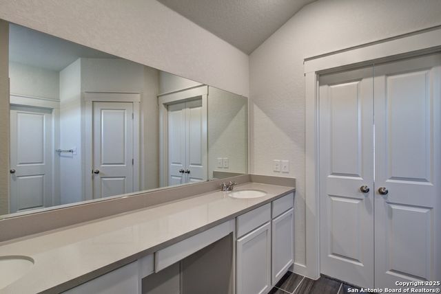 2703 Echinacea Path, Converse, TX 78109