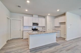 2703 Echinacea Path, Converse, TX 78109